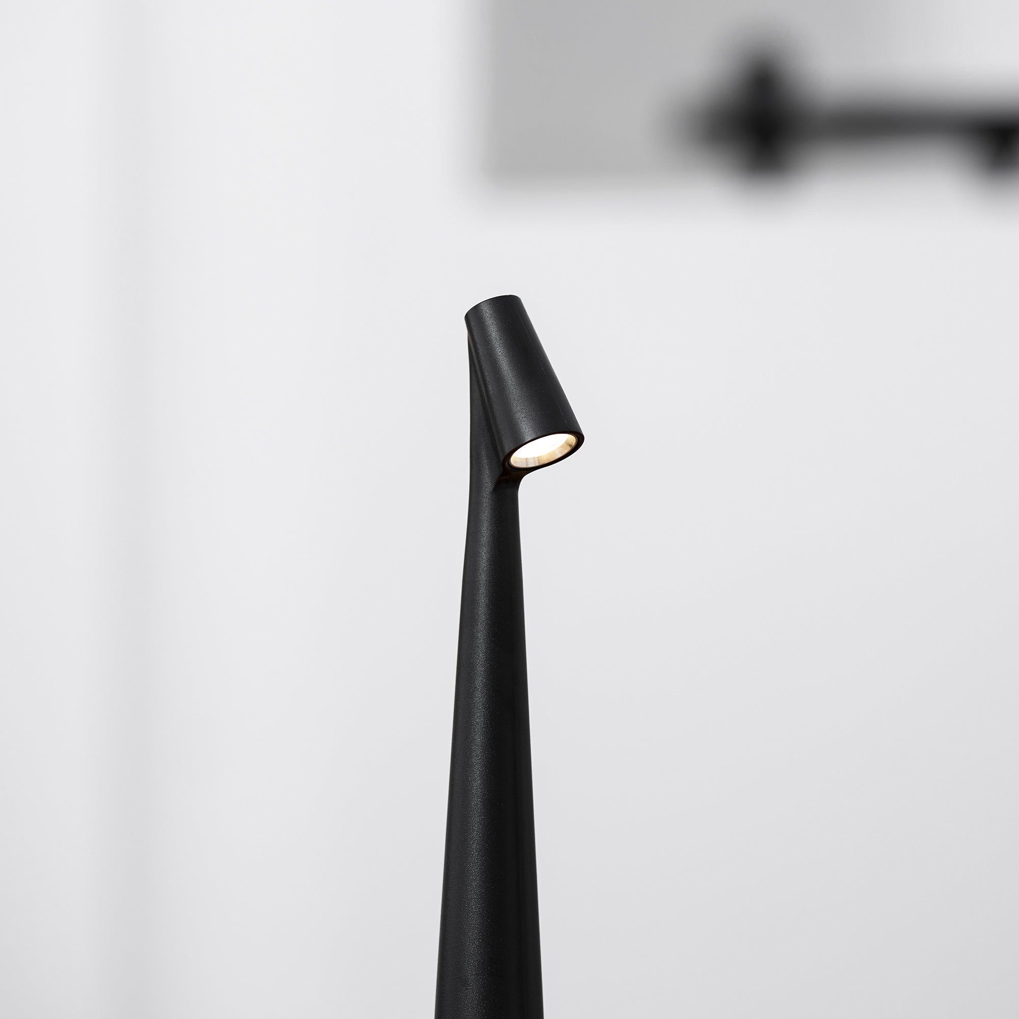 Lampe de table fine Seion