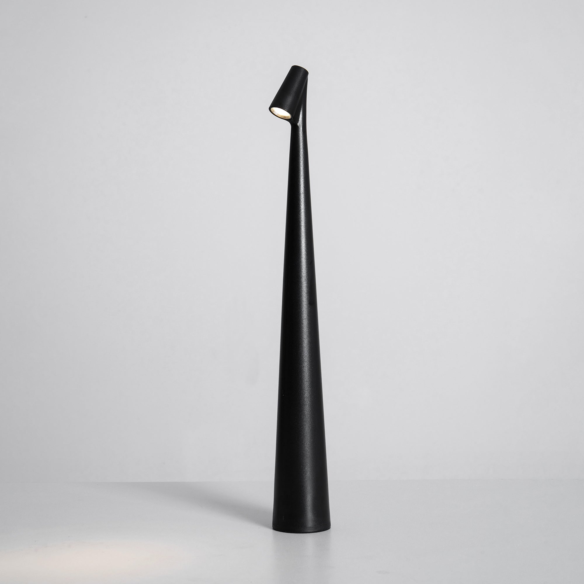 Lampe de table fine Seion