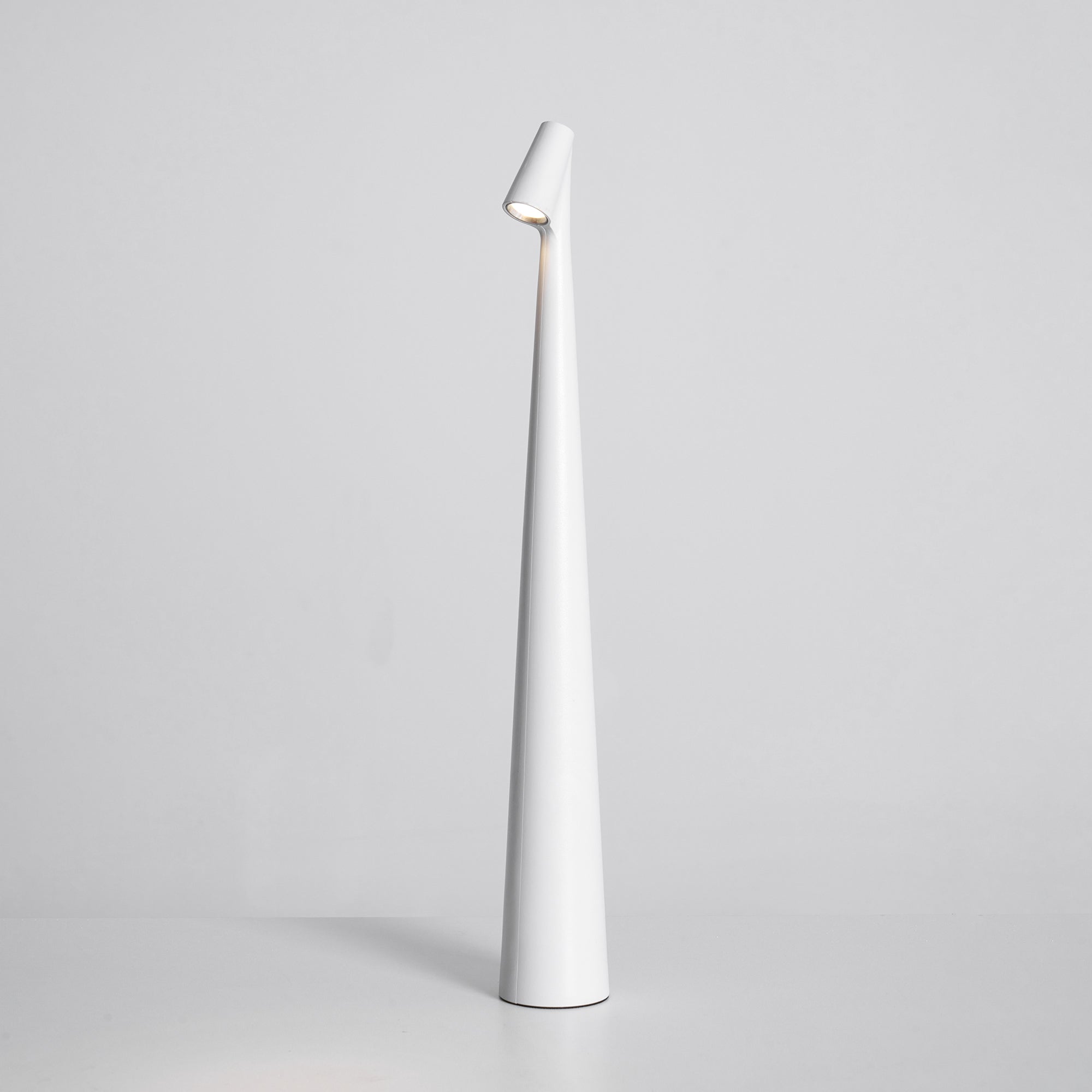 Lampe de table fine Seion
