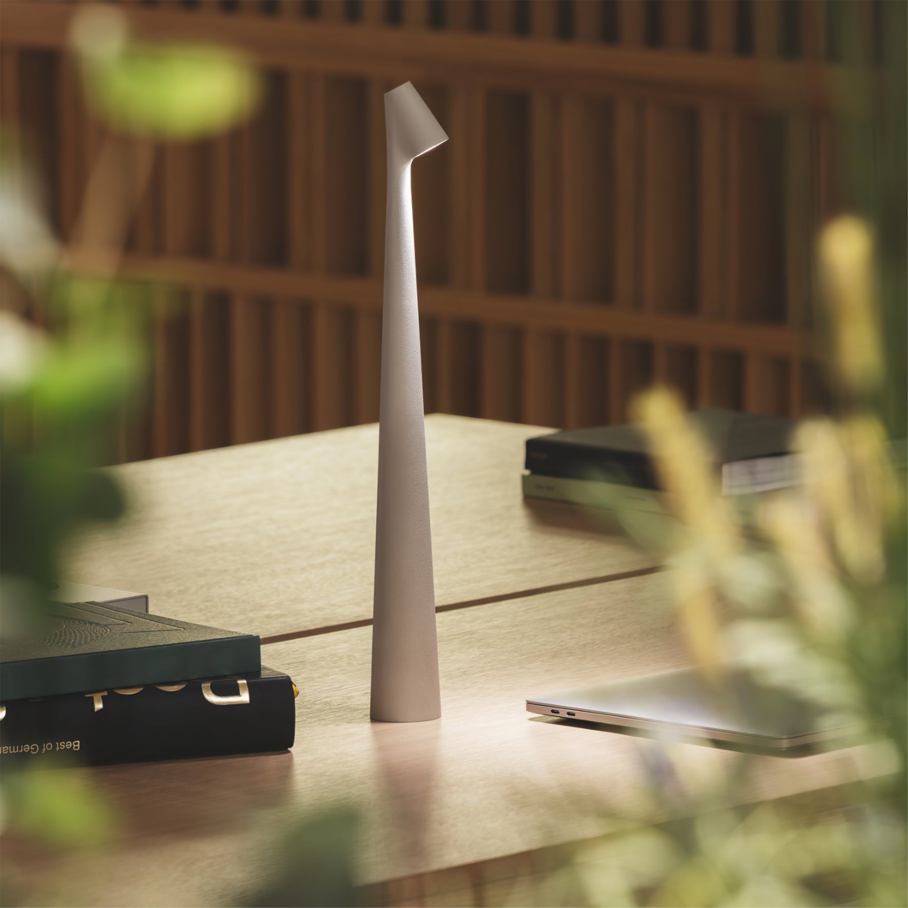 Lampe de table fine Seion