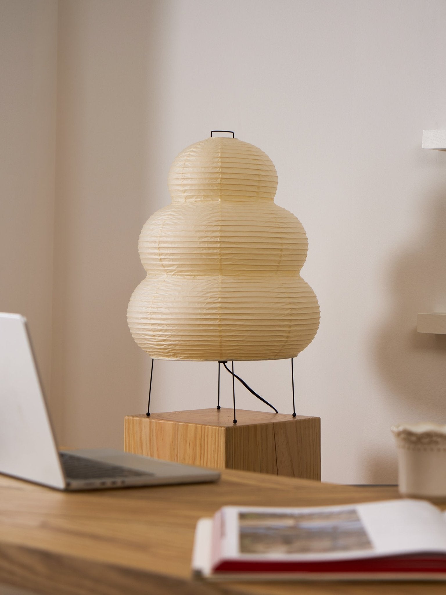 Lampe de table japonaise Pélvionalis