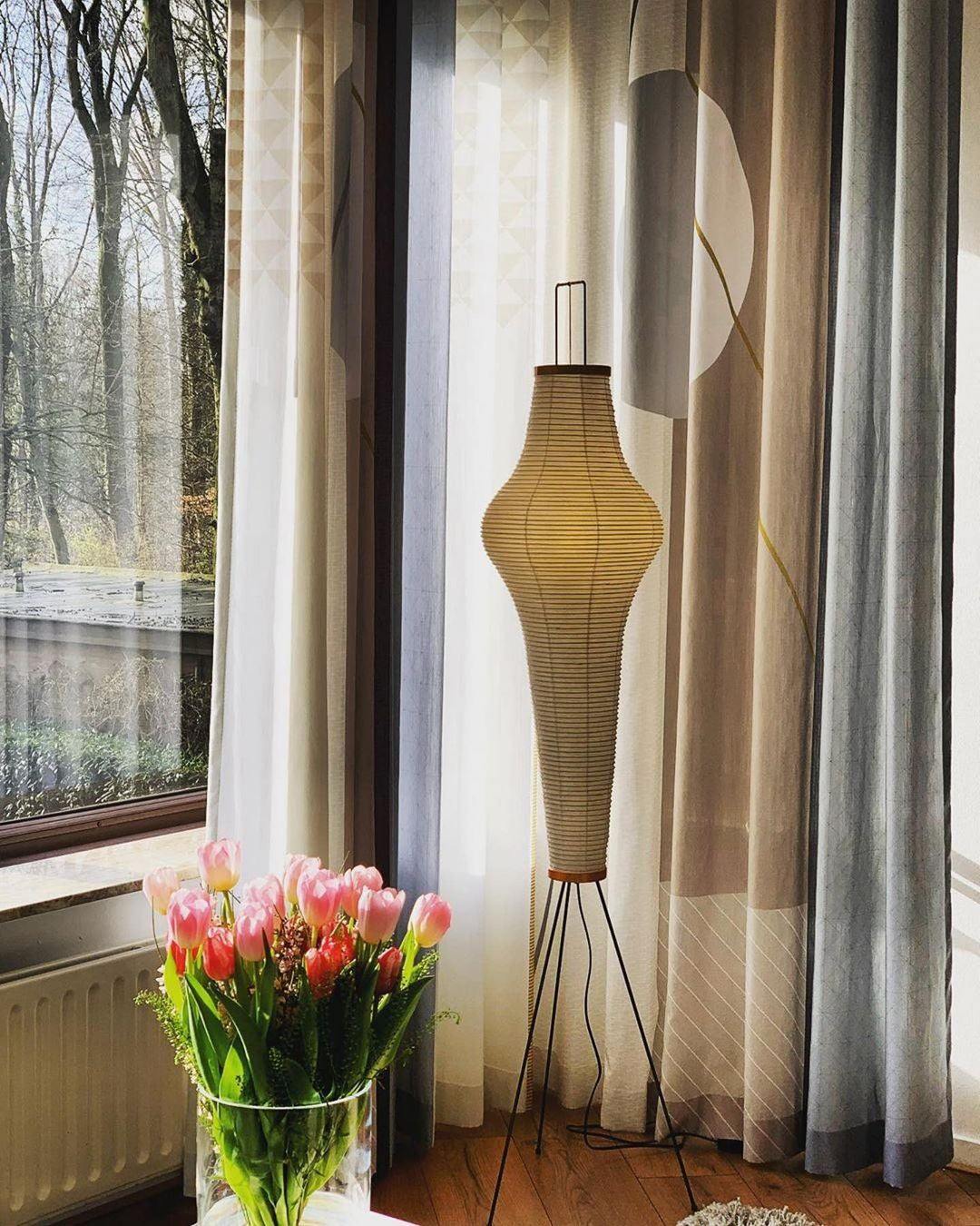 Lampadaire sculptural Taellella