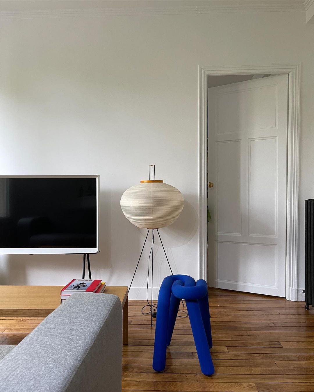 Lampadaire sculptural Taellella