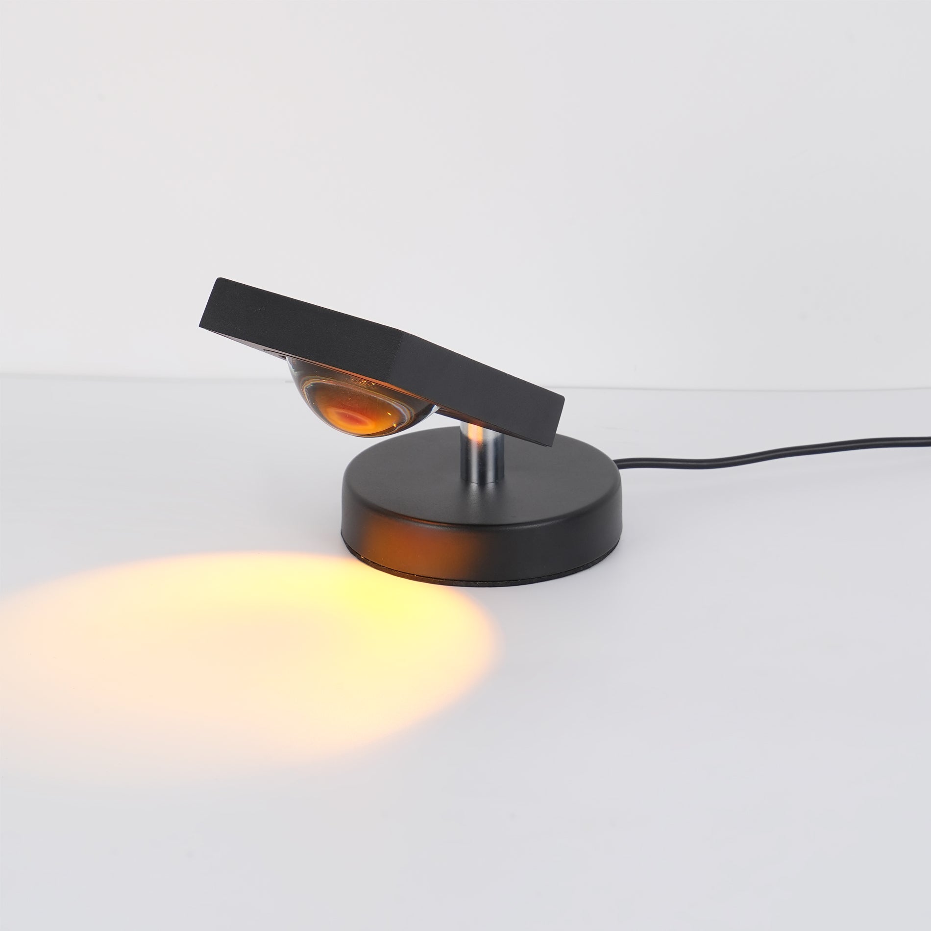 Lampe de table compacte Caanaris