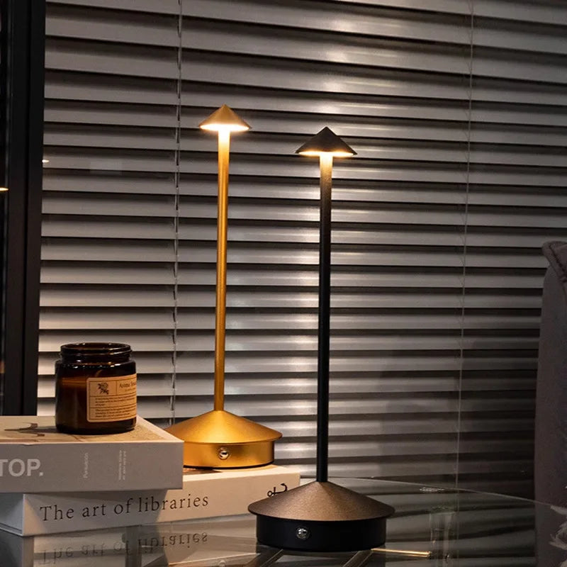 Lampe de table conique Jaellea