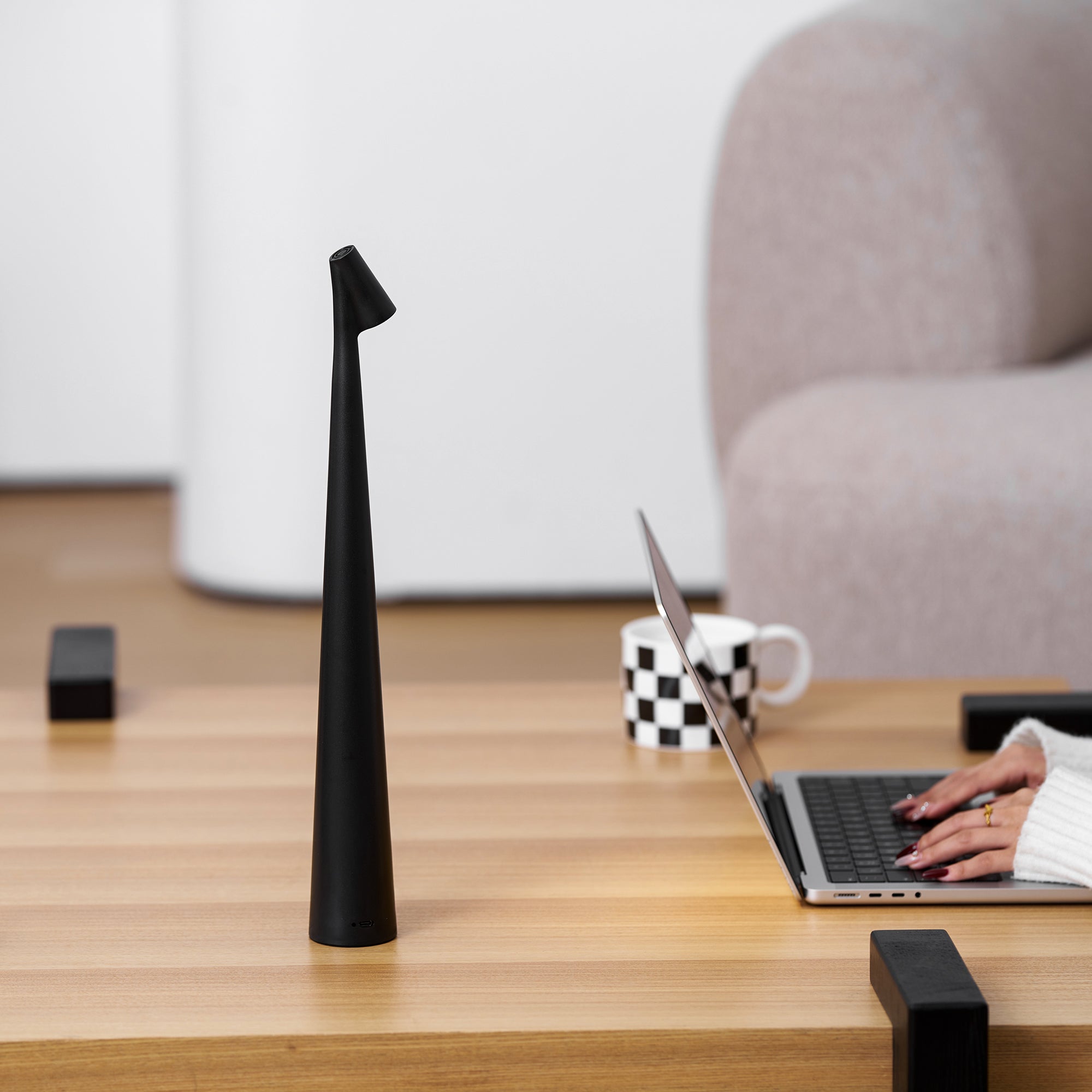 Lampe de table fine Seion