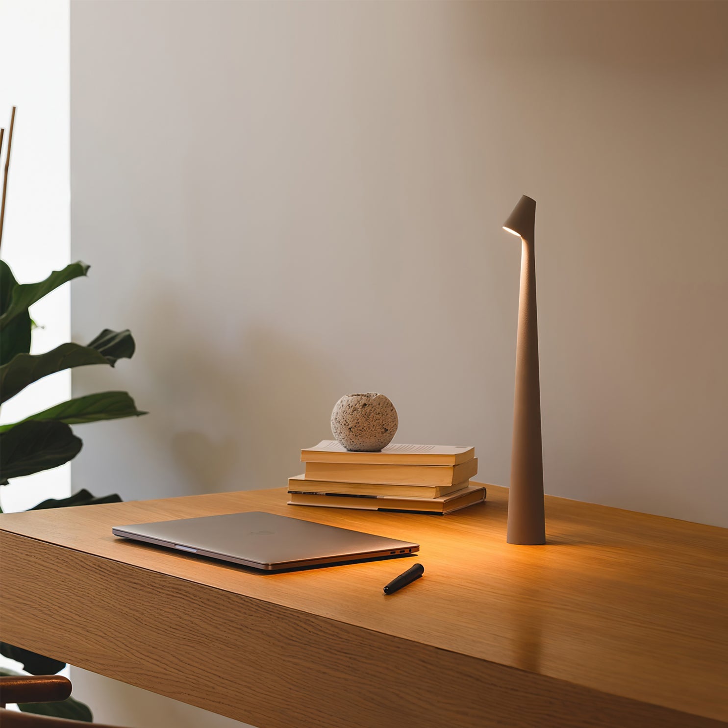 Lampe de table fine Seion