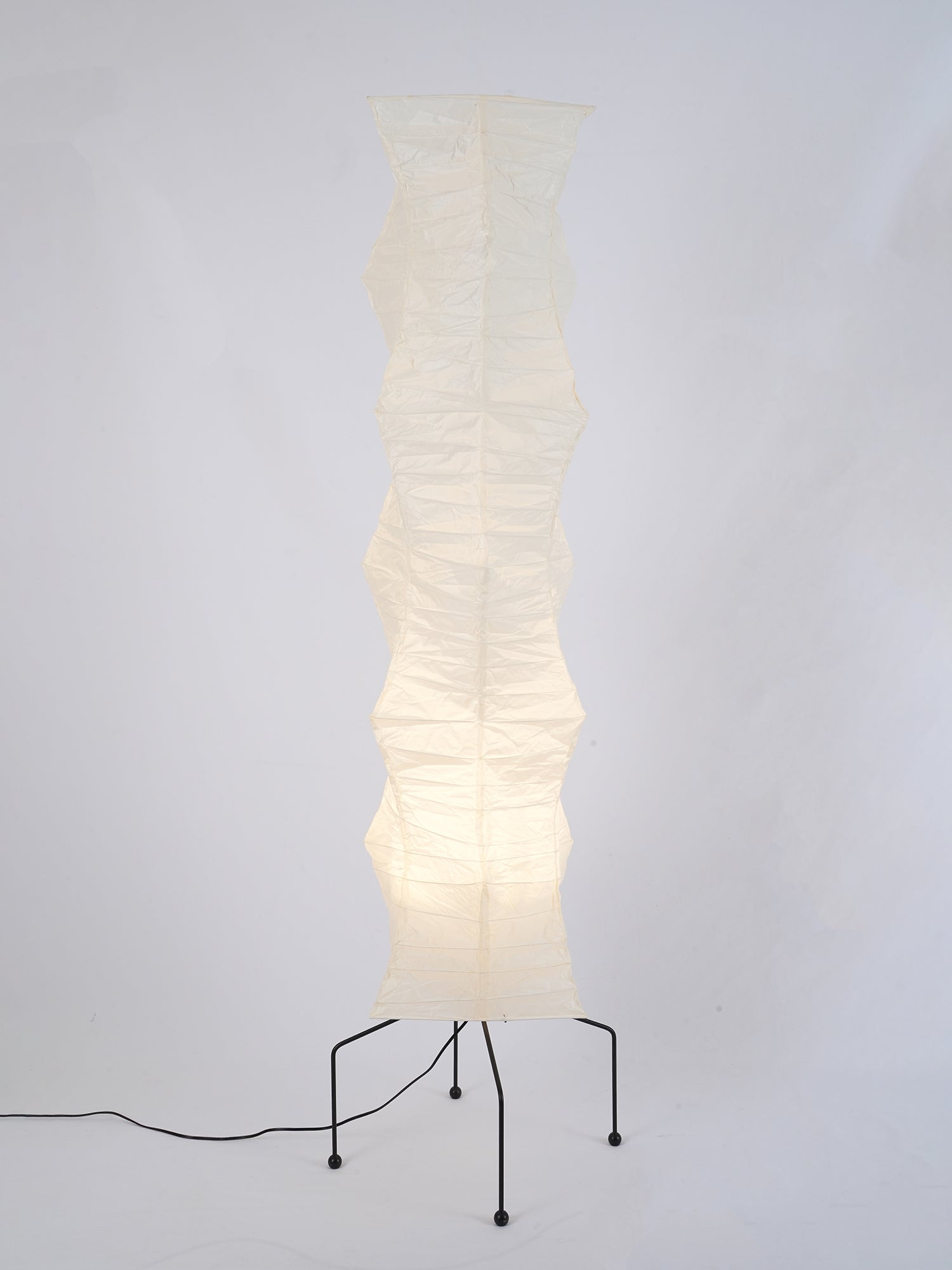 Lampadaire sculptural Taellella