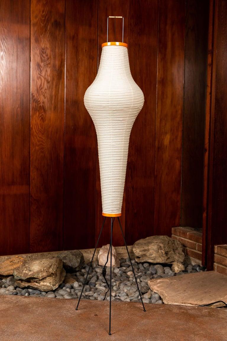 Lampadaire sculptural Taellella